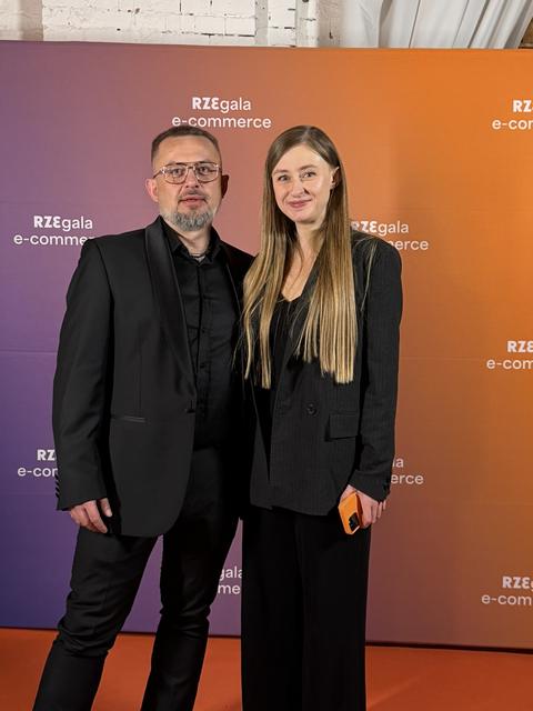 Reprezentanci RAE na ściance RZEgala e-commerce
